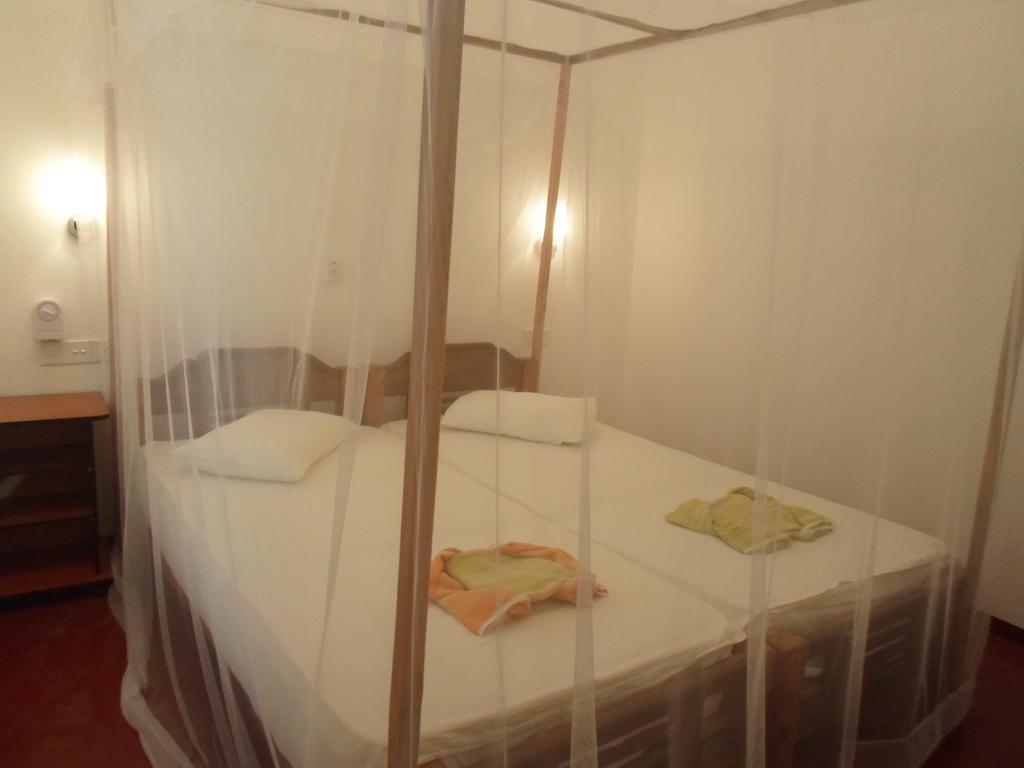 Surf & Sand Hotel Arugambay Arugam Bay Room photo